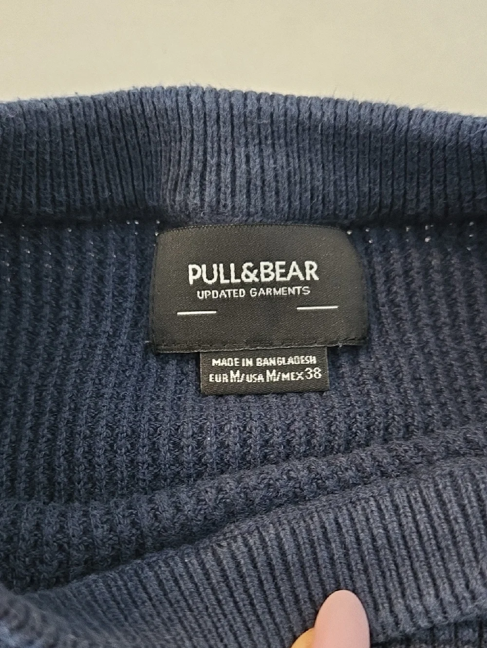 Pull&Bear Men's Navy Waffle-Knit Crew Sweater Size M